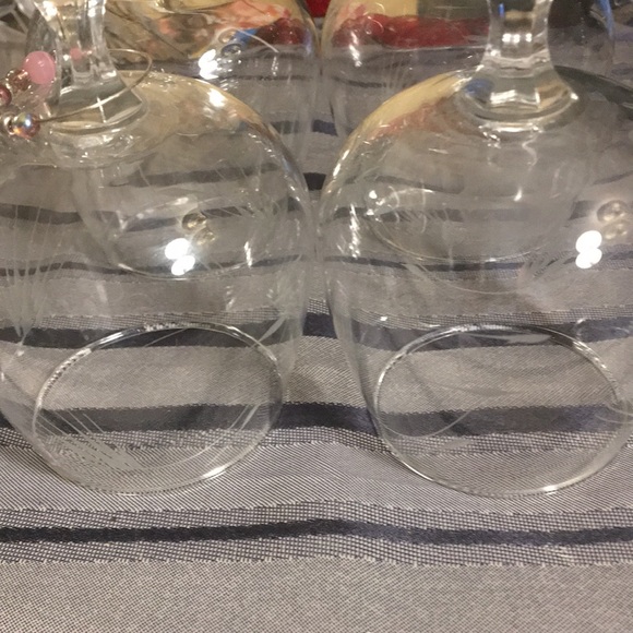 4 Etched glass miniature wine 4 1/2 X4 - Picture 2 of 3